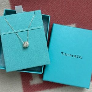 Authentic Brand New Tiffany&Co Twist Knot Pendant Silver Necklace
